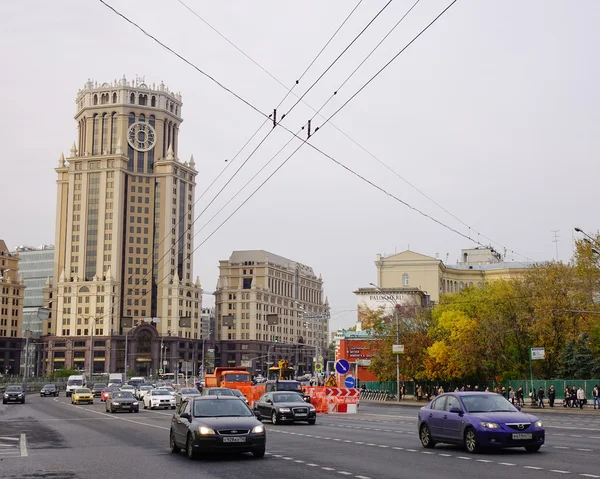 Moscú Rusia Octubre 2016 Muchos Vehículos Que Circulan Calle Moscú — Foto de Stock