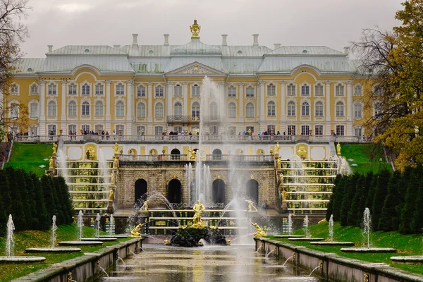 Sint Petersburg Rusland Okt 2016 Gevel Van Het Peterhof Paleis — Stockfoto