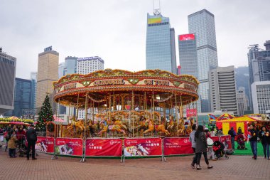 Hong Kong, Çin - 27 Aralık 2014. İnsanlar, Hong Kong, Çin için ana meydanında oyun bölgesi.