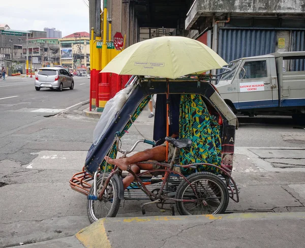 マニラ フィリピン 2015 フィリピン マニラのチャイナタウンで路上サイクル人力車 — ストック写真