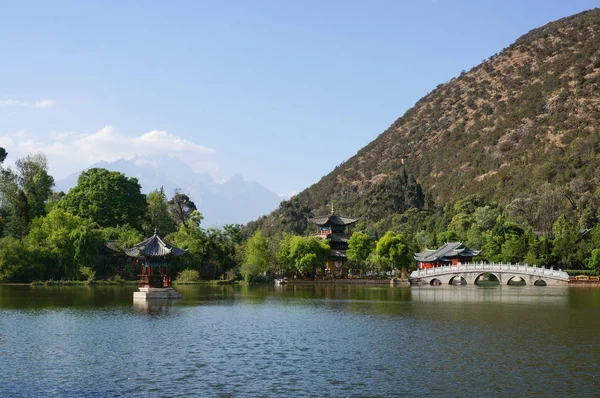 Vista Incrível Montanha Neve Dragão Jade Piscina Dragão Preto Lijiang — Fotografia de Stock