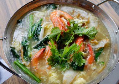 Deniz ürünleri şehriye Singapur stili.