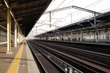 Tokyo, Japonya - 2 Ocak 2016. Görünümünü tren istasyonu, Tokyo, Japonya.