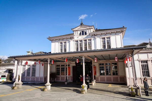 Tochigi, Japan - 2 Ocak 2016. Doğu Japonya Demiryolu Şirketi (Jr Doğu tarafından işletilen Nikko, Tochigi, Japan, Nikko satırda tren istasyonu).