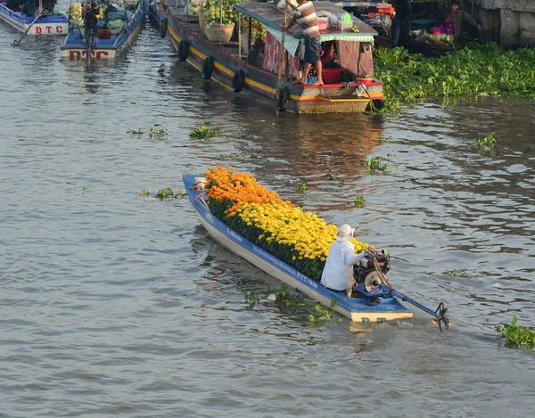 Soc Trang Vietnam Feb 2016 Gente Controla Lanchas Motor Mercado — Foto de Stock