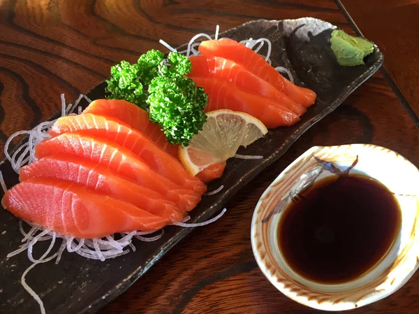 Lazac Nyers Sashimi Fából Készült Asztal Zárva — Stock Fotó