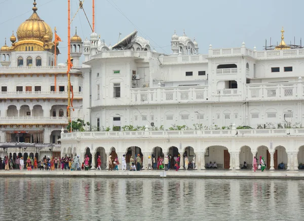 Amritsar India Jul 2015 Los Indios Visitan Palacio Blanco Templo —  Fotos de Stock