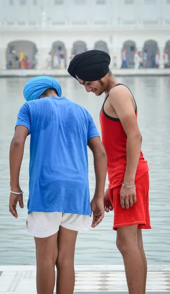Amritsar India Jul 2015 Los Jóvenes Sij Preparan Para Bañarse — Foto de Stock