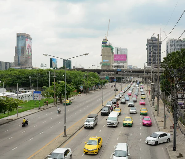 Bangkok Thailand Jul 2015 Muitos Carros Correndo Uma Estrada Movimentada — Fotografia de Stock
