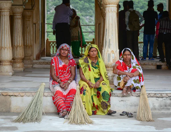 Jaipur India Jul 2015 Indiska Kvinnor Rengöring Amber Fort Fortet — Stockfoto