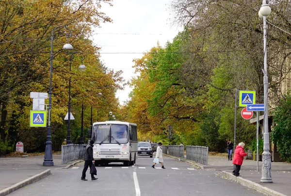 Moscow Oroszország Oct 2016 Ban Személyek Járművek Őszi Street Moszkva — Stock Fotó