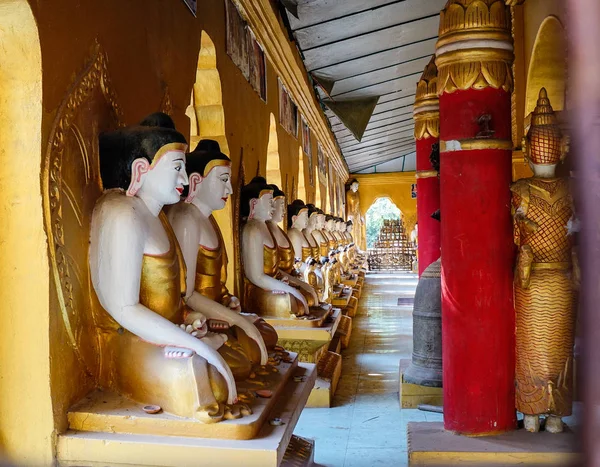 Yangón Myanmar Febrero 2016 Estatuas Buda Sala Principal Shwedagon Paya —  Fotos de Stock