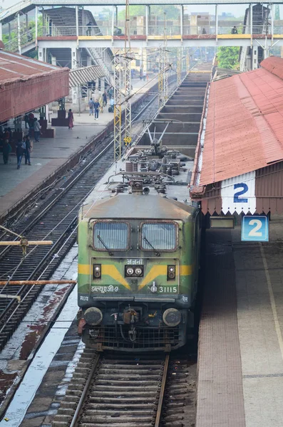 Gaya Ινδία Ιουλ 2015 Μια Ινδική Σιδηροδρόμων Τρένο Σταματά Στο — Φωτογραφία Αρχείου