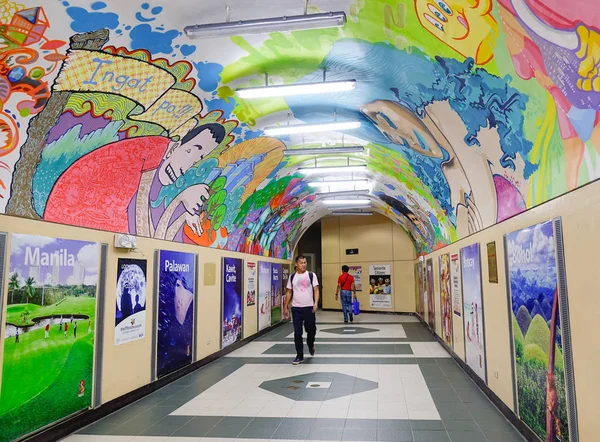 Manila Philippinen 2015 Menschen Eilen Durch Einen Bahn Korridor Manila — Stockfoto