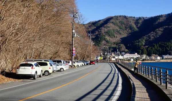 日本山梨 2016年1月1日日本山梨阳光明媚的山路 山梨县是位于东京西南的日本县 位于本州岛 — 图库照片