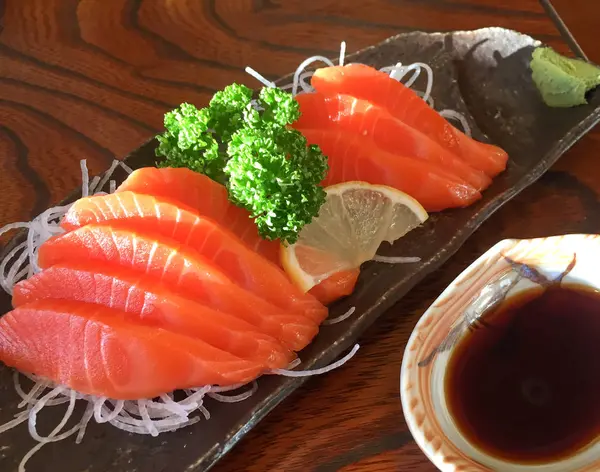 Salmão Sashimi Cru Mesa Madeira Fechado — Fotografia de Stock
