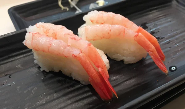 Färska Räkor Sushi Träbord — Stockfoto