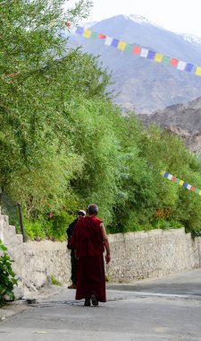 Ladakh, Hindistan - 17 Temmuz 2015. Ladakh, Hindistan Tibet keşiş. Ladakh Jammu ve Keşmir en seyrek nüfuslu bölgelerde biridir.