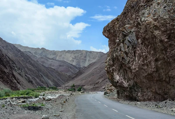 Επικίνδυνο Δρόμο Υψηλό Υψόμετρο Ladakh Λεχ Δρόμο Στο Βουνό Των — Φωτογραφία Αρχείου