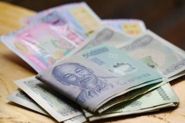 Vietnamca para 500.000 Dong banknot (Vnd) Başkanı Ho Chi Minh portresi ile.