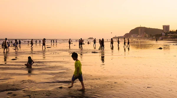 Βουνγκ Τάου Βιετνάμ Νοε 2016 Άνθρωποι Χαλαρώστε Στην Παραλία Στο — Φωτογραφία Αρχείου