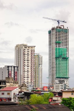 Manila, Filipinler - 20 Aralık 2015. Manila, Filipinler Makati bölgesinde yer alan konut binalar. Manila Filipinler, ikinci büyük kenti İstanbul sonra olduğunu..