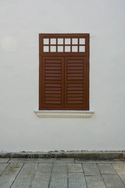 Porta Madeira Com Parede Branca Casa Velha — Fotografia de Stock