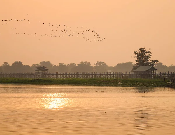 Ubein Brug Met Vogels Mandalay Myanmar Ubein Werd Gebouwd Rond — Stockfoto