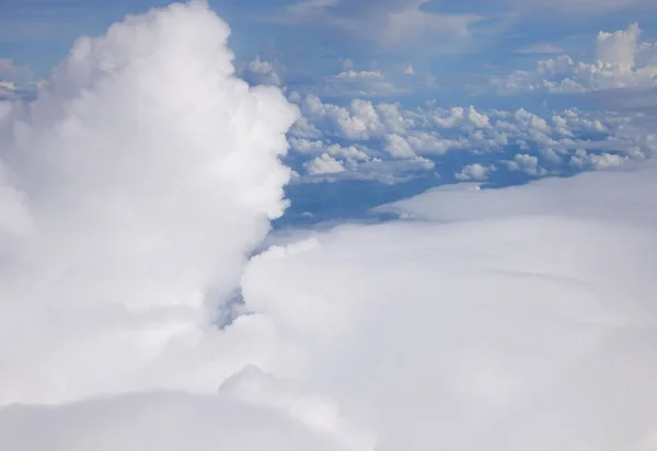 Céu Azul Com Muitas Nuvens Dia Ensolarado — Fotografia de Stock