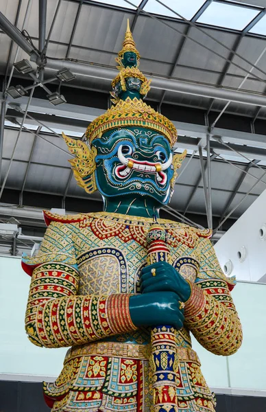 Bangkok Tailândia Novembro 2015 Estátua Deus Gigante Aeroporto Suvarnabhumi Bangkok — Fotografia de Stock