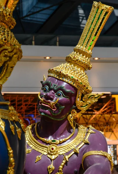 Bangkok Tailândia Novembro 2015 Uma Estátua Deus Aeroporto Suvarnabhumi Banguecoque — Fotografia de Stock