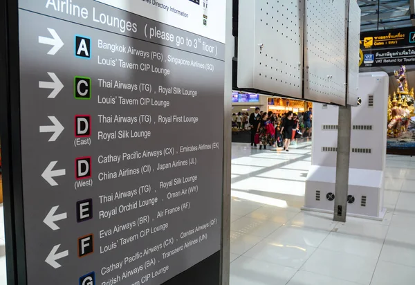 Bangkok Thailand Nov 2015 Informatiepaneel Bij Vertrek Zaal Van Suvarnabhumi — Stockfoto