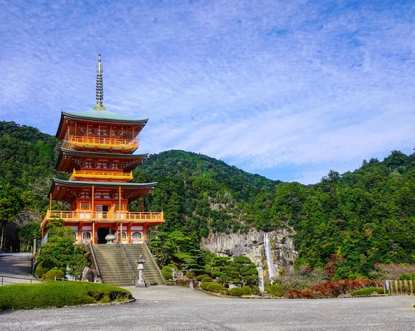 Pagoda Seigantoji y Nachi no Taki cascada — Foto de Stock