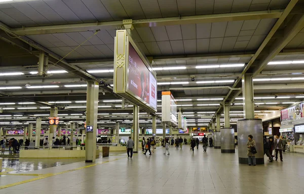 Osaka Japonia Lis 2016 Ludzie Zarządu Kolejowego Osaka Hankyu Stacji — Zdjęcie stockowe