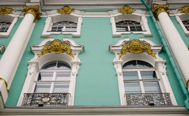 Windows Hermitage Sarayı Sankt Petersburg, Rusya. Hermitage, dünyadaki en büyük ve en eski müzelerden biridir Catherine büyük tarafından 1764 yılında kuruldu.