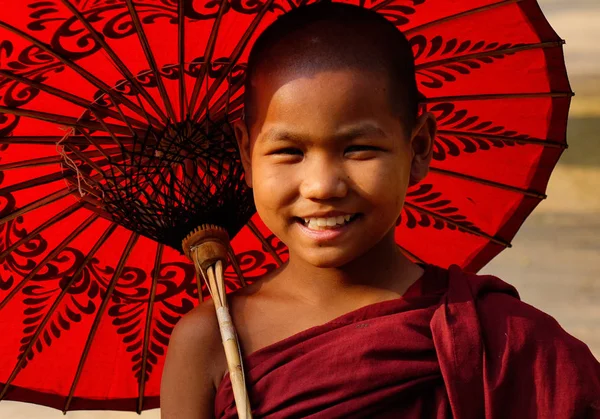 Bagan Mianmar Február 2016 Ban Kis Burmai Szerzetes Esernyő Egy — Stock Fotó