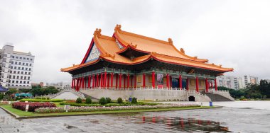 Taipei, Tayvan - 6 Ocak 2016. Çan Kay-Şek anıt kompleksi Taipei Ulusal Opera evinde görünümünü. Ulusal Sun Yat-sen Memorial Hall Taipei 101 Xinyi ilçe yakınındaki.