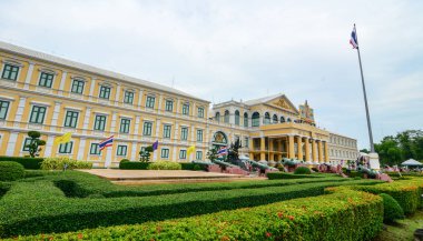 Bangkok, Tayland - 30 Temmuz 2015. Bangkok, Tayland Bina Savunma Bakanlığı cephe. Bakanlık denetler ve Royal Thai silahlı kuvvetleri yönetmek.
