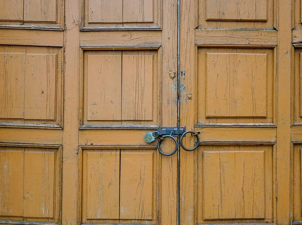 Λεπτομέρεια Από Ξύλινη Πόρτα Κλειδαριά Στο Παραδοσιακό Σπίτι Στην Αγία — Φωτογραφία Αρχείου