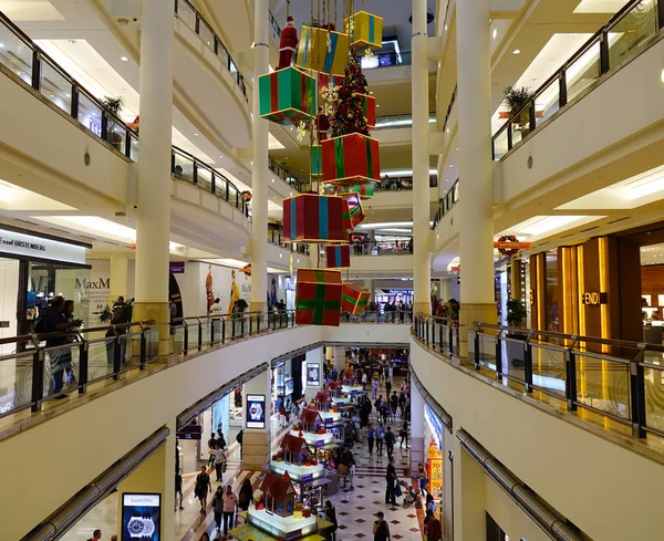 吉隆坡 马来西亚 1月2日 马来西亚 Suria Klcc 的内部 苏丽亚克勒克被认为是马来西亚的终极豪华购物目的地 — 图库照片