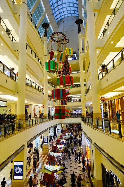 吉隆坡 马来西亚 1月2日 马来西亚 Suria Klcc 的许多时装店 苏丽亚克勒克被认为是马来西亚的终极豪华购物目的地 — 图库照片