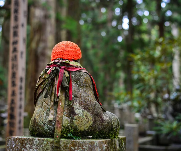 高野山 日本の奥の院の墓地に仏像 奥の院は 最大の日本 ライニングほぼ キロメートル以上 200 000 の墓石 — ストック写真