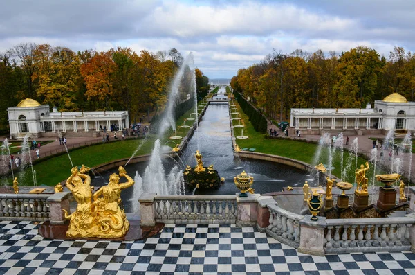 San Petersburgo Rusia Octubre 2016 Samson Fountain Sea Channel Peterhof — Foto de Stock