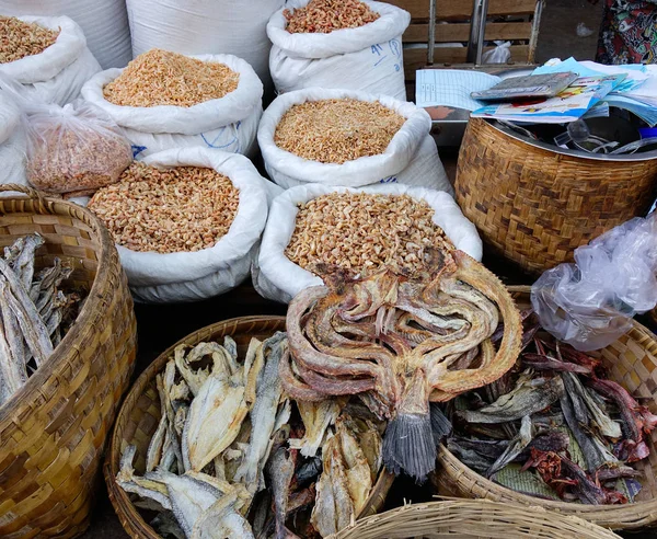 Traditioneller Asiatischer Fischmarktstand Voller Getrockneter Meeresfrüchte Inle Lake Shan State — Stockfoto