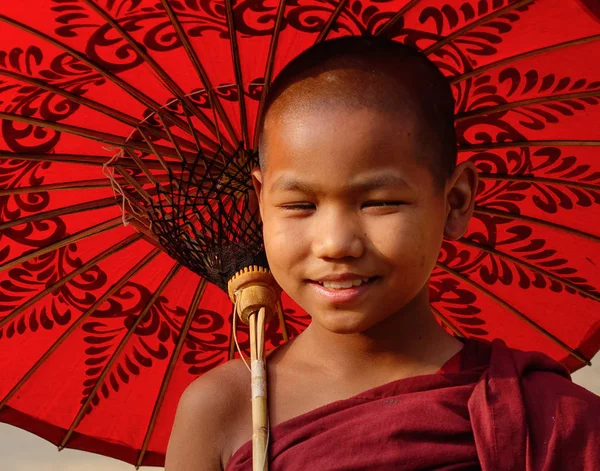 Bagan Mianmar Február 2016 Ban Kis Burmai Szerzetes Esernyő Egy — Stock Fotó