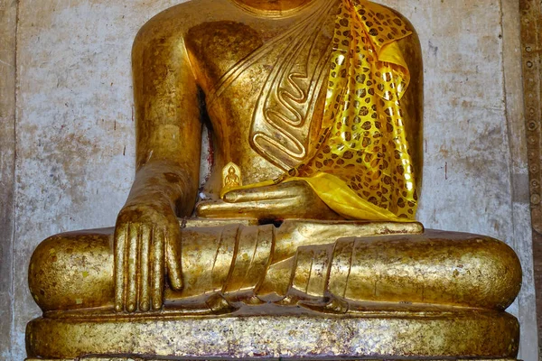 Fechado Acima Uma Estátua Dourada Buddha Temple Antigo Bagan Myanmar — Fotografia de Stock