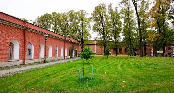 Petersburg Russia Oct 2016 Brick Building Garden Peter Paul Fortress — Stock Photo, Image