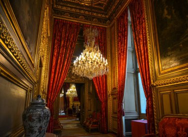 Paris, Fransa 'daki Louvre Müzesi' nin içi 