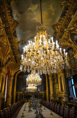 Paris, Fransa 'daki Louvre Müzesi' nin içi 