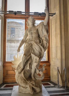 Paris, Fransa 'daki Louvre Müzesi' nin içi 
